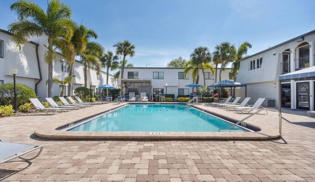 Bayshore King Suite w/Pool & Gym Access