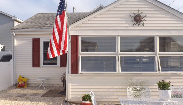 Beach Cottage Newark Ave Lavallette NJ. 1 block to beach. 3 night min.