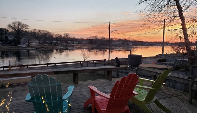 Beach House - relax on the deck - stunning sunrises!