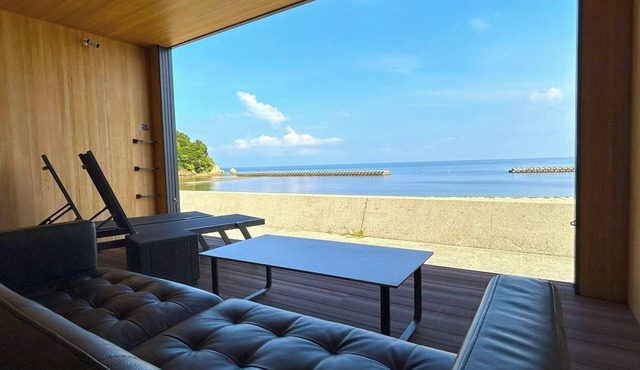 Beachfront villa with sauna just 30 seconds walk to the sandy beach/Awaji Hyōgo