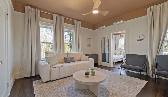 Beautiful 10-Bedroom Home for Group Getaways