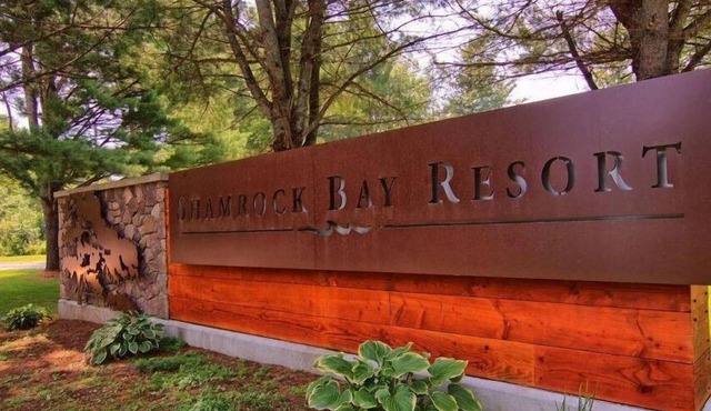 Beautiful 2+1 bedroom cottage shamrock bay resort with swimming pool