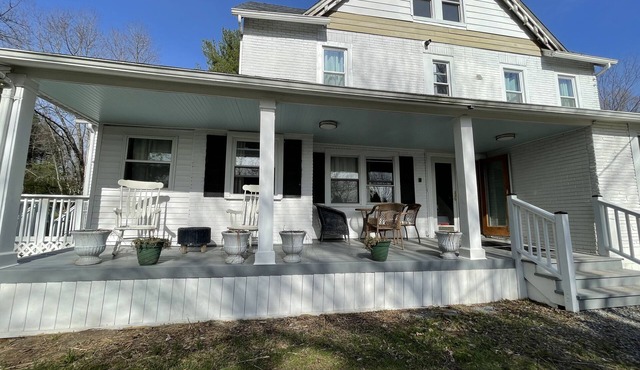Beautiful 7 Bedroom home on family farm, perfect for a large group