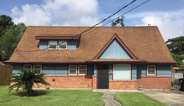 Beautiful home quiet neighborhood. We’re five minutes from Bourbon Street.
