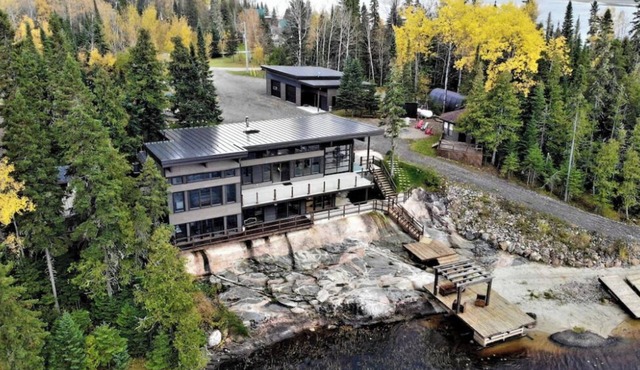 Beautiful lake house perfect for snowmobile trip or relaxing gateway