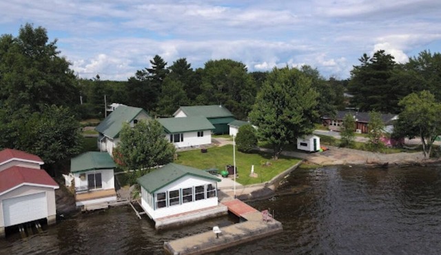 Beautiful lake house! (pet friendly)
