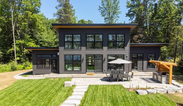 Beautiful Muskoka Cottage Lakehouse near Huntsville with Sauna