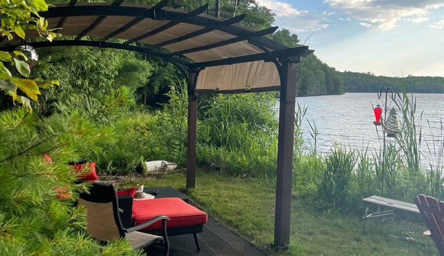 Beautiful private waterfront cottage
