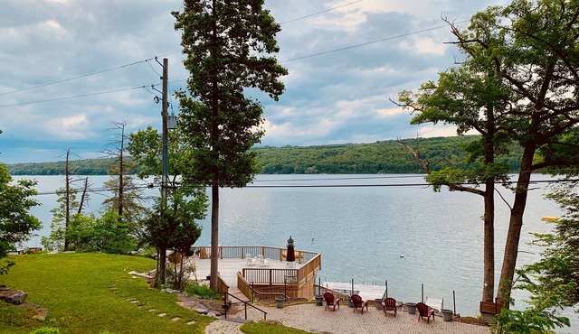 Beautiful Skaneateles Lakefront Home
