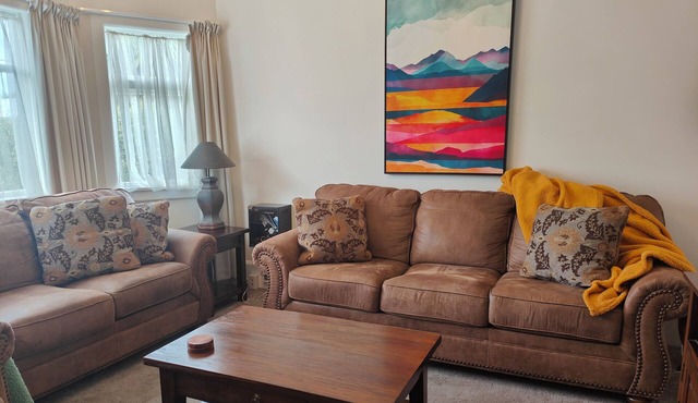 Beautiful Villa w/Parking | 5 mins to One NZ Stadium