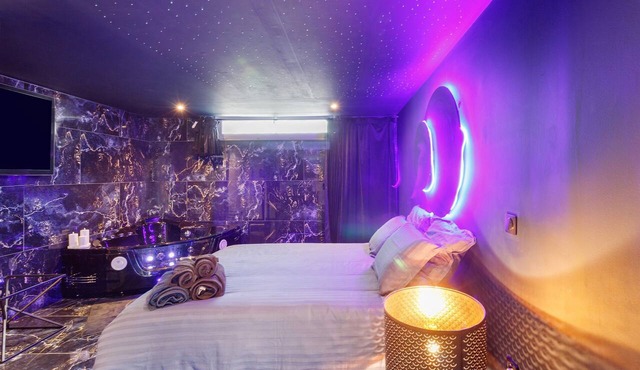 Bed and Breakfast 'Luxurious Love Room By Vill'amore' with Private Terrace, Wi-Fi and Air Conditioning