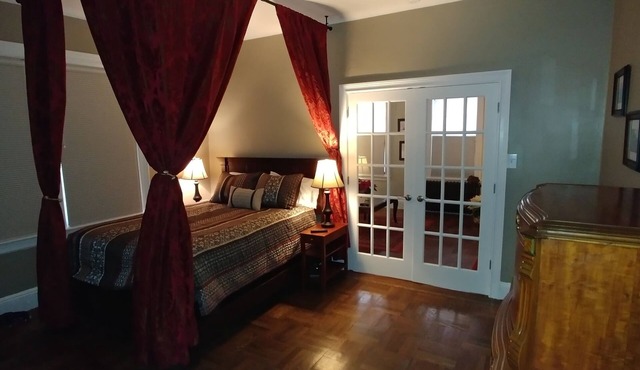 Best in NYC! Urban feel private garden, easy access to all of NYC,NJ, LI & Conn.