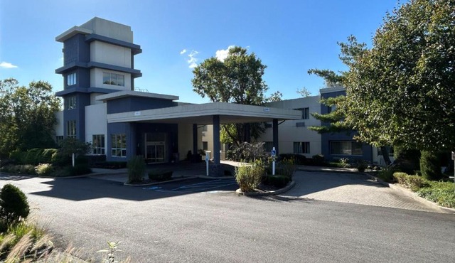 Best Western Premier Plainview-Long Island Hotel