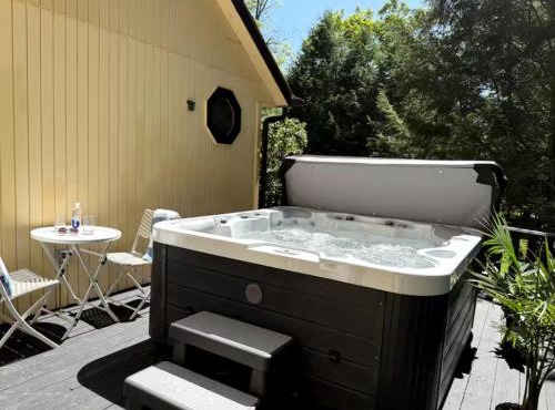 Bethel Escape Hot Tub 4 beds Game Room and Fire pit Fully Stocked Kitchen