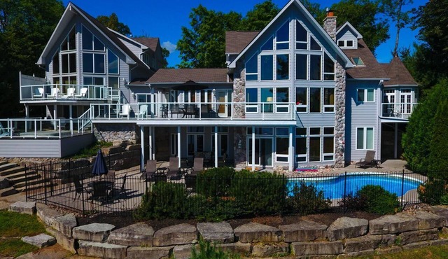 Big Bear Estate, a family dream cottage on the shores of Jack Lake, Ontario.