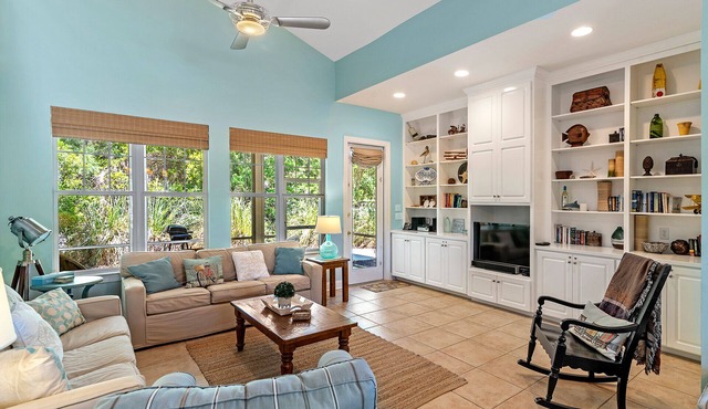 Blue Skies~ 3BR/2 1/2BA home minutes from the Gulf!