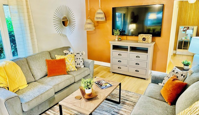 Bohemian Bungalow "short-longterm,pets,convenient loc.downtown,college,hospitals