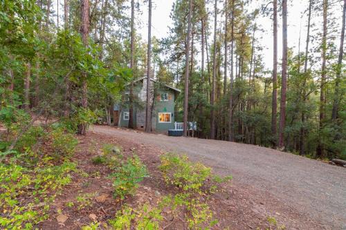 ❄ Brand New Acre Retreat ❄ HotTub ❄ 9m to downtown