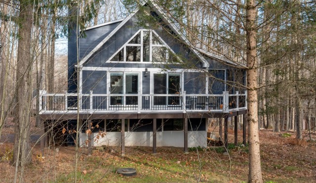 Brand new Lakehouse short walk to lake