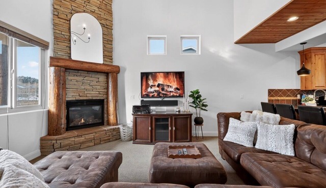 Brian Head Townhome | Walk to Navajo Slopes