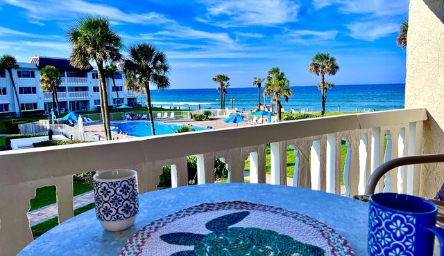 Bridget's Beach Retreat, On the beach with views on balcony,bedroom,living room