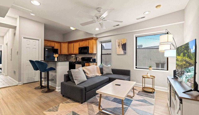 Bright 2BR Sleeps 6 Haven | Near The Liberty Bell