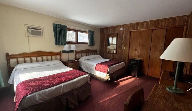 Brilliant 1-bedroom hotel room in vibrant Hamilton - #325 Taylor