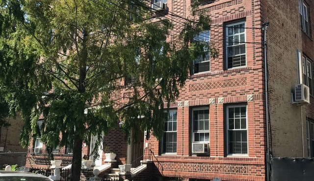 Brooklyn two bedroom apartment 45 minutes to Manhattan. Corp/Long-term welcome!