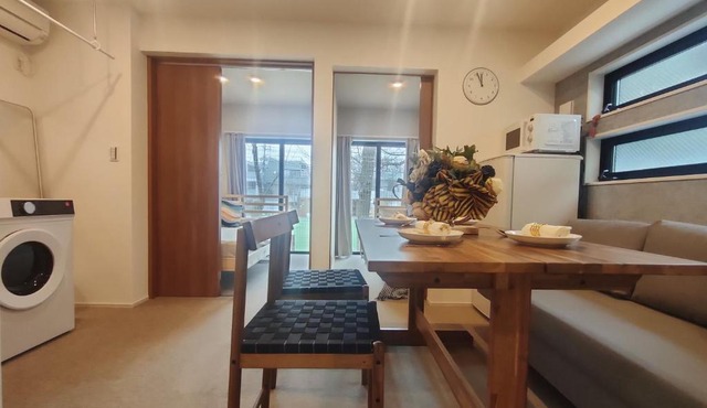 C1 Shibuya new hotel, 2 bedrooms and 1 living room, 7 mins to ST Max 6P 渋谷全新酒店 全新装修 两室一厅 交通中心 车站7分钟 最大6人 直达新宿 涉谷 表参道 品川 池袋 上野 代代木 银座 原宿