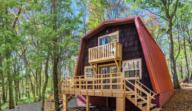 Cabin retreat w/deck & lake access