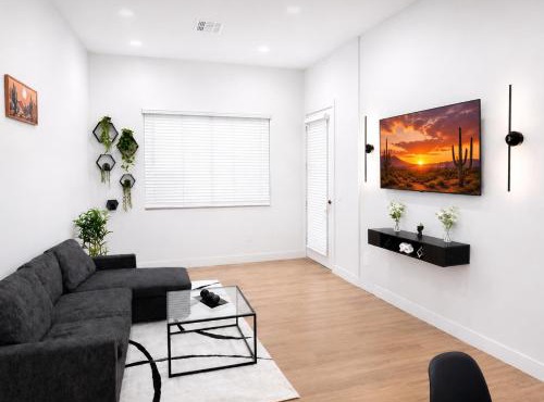 Cactus Cove Retreat Modern 2BR Home
