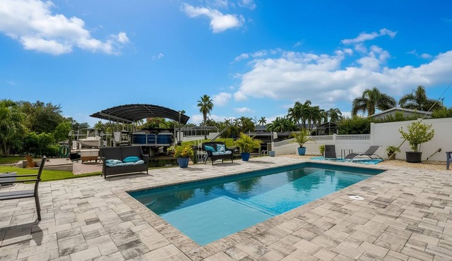 Cape Coral Oasis: Pool, Bikes, July 4th Open!