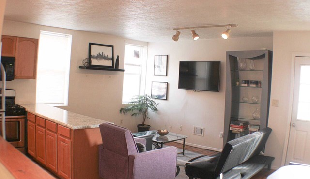 Carey Way Quarters-Stylish 3BR Loft-Prime Location