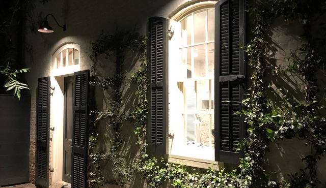 Carriage House like accomadations in 1859 Historic Lower Garden District Home