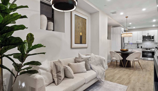 Carroll Court I by Rove Travel | Apartment w/Terrace