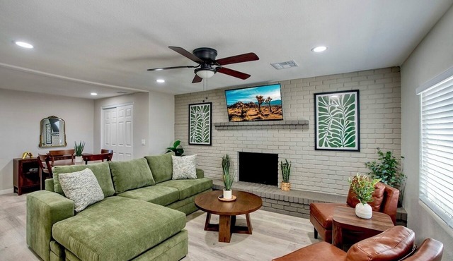 Casa Grande 6BR Home Sleeps 14 Ping Pong BBQ Pet Friendly