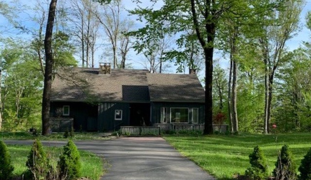 Catskills Secluded Treehouse with stunning views near Livingston Manor