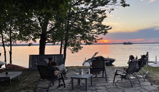 Cayuga Lakefront Home - Large Yard - Firepit Patio - Island View - Walk To Town