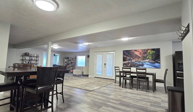 Cedar City, Basement Apartment. Five minutes from the I-15. Pet, family friendly