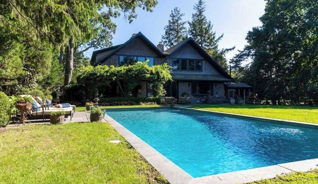 Cedar Crest Retreat in Southampton NY