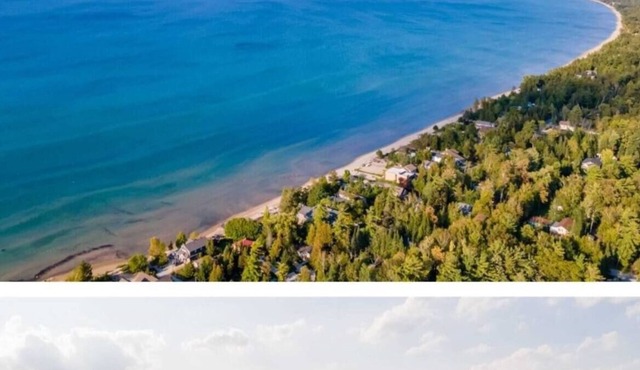 Cėleste cottage is 2 minutes walk to the beautiful sandy beach of Georgian Bay..