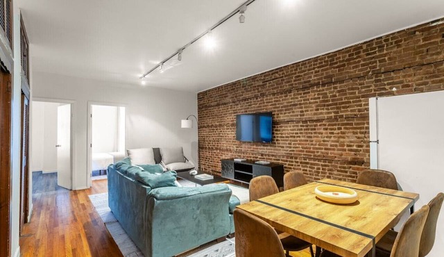 Central Midtown Manhattan 3-Bedroom Apartment!