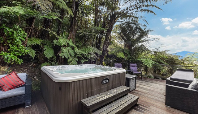 Champagne Tui - Moetapu Bay Holiday Home