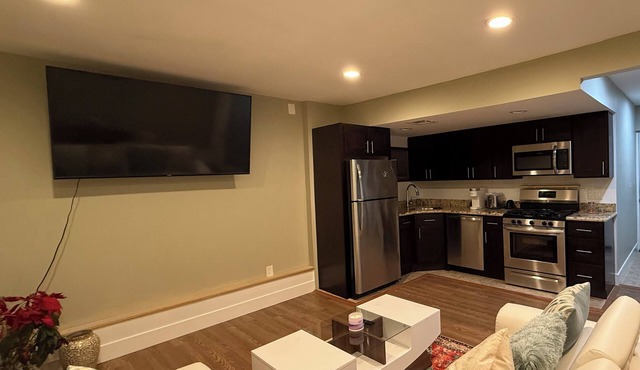 Charming 1-bedroom house in Ronkonkoma with AC, WiFi, Washer & Dryer