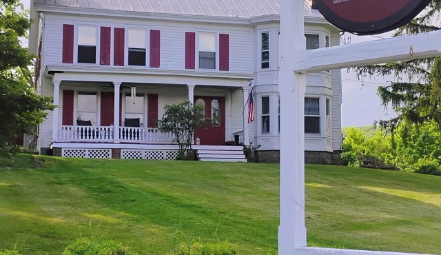 Charming 1-bedroom Rekindled Farmhouse Historic Sugar Loaf, NY