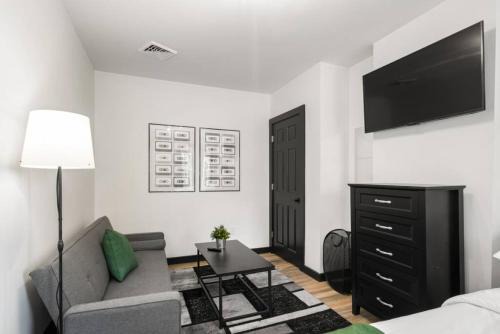Charming 1BR,1BA Gem with Free Parking in Philly