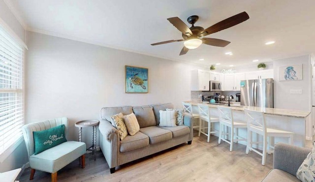 Charming 1st-floor condo w/community pool & furnished patio - walk to the beach