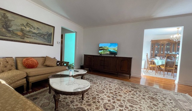 Charming 2-bedroom house in Queens with WiFi and AC