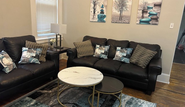 Charming 2-bedroom apartment with WiFi, AC in wonderful Philadelphia