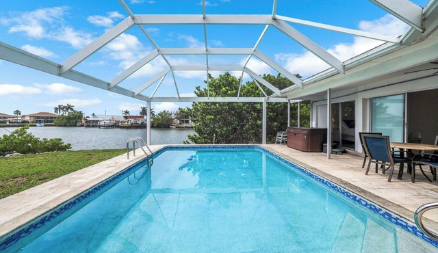 Charming 3-bedroom waterfront house in Naples/Marco Island